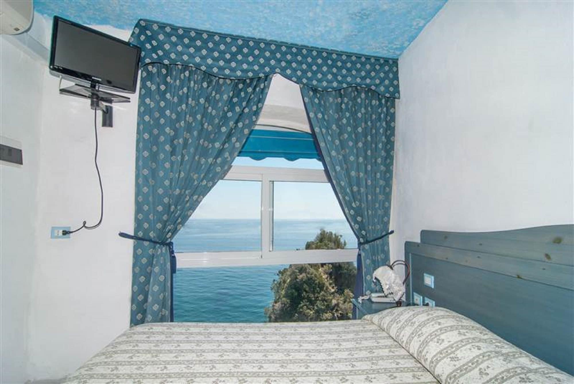 Hotel La Ninfea Иския Екстериор снимка