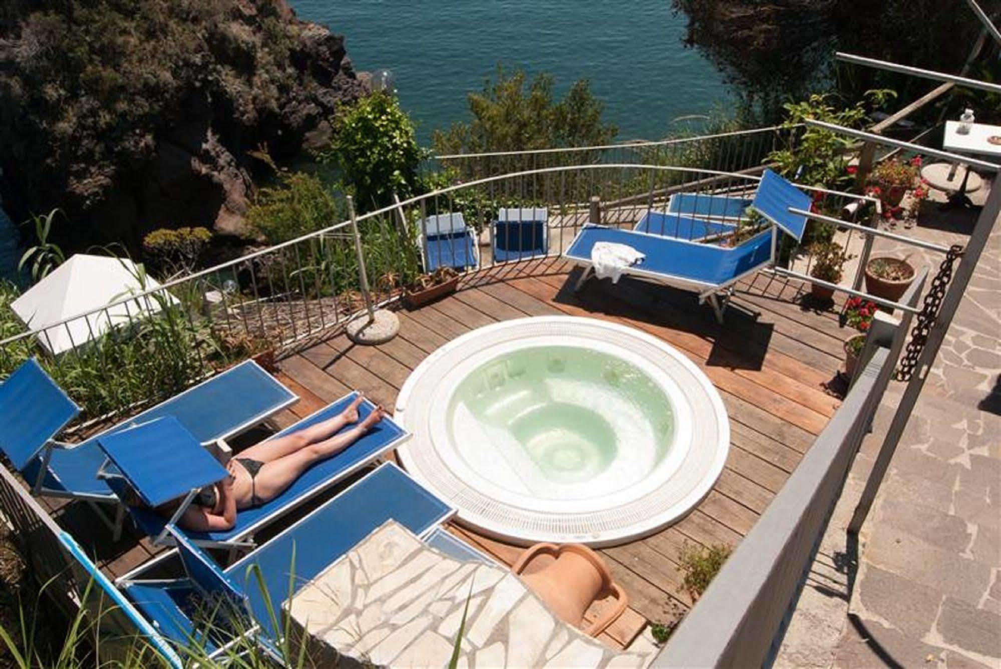 Hotel La Ninfea Иския Екстериор снимка